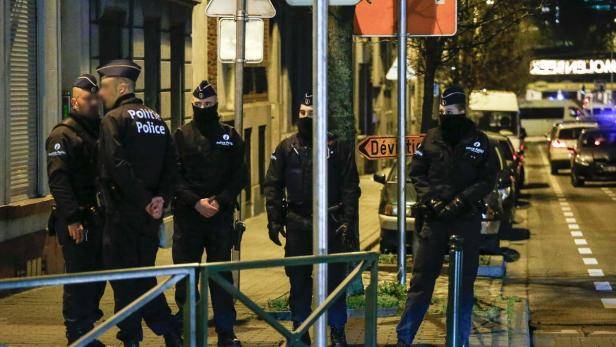 In Brüssel wurden zwei Menschen in Verbindung mit den Pariser Anschlägen verhaftet.