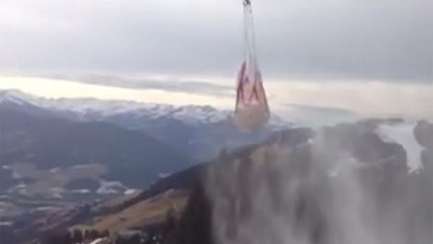 Schneelieferung mit Hubschrauber in Tirol: Strafe für Pilot