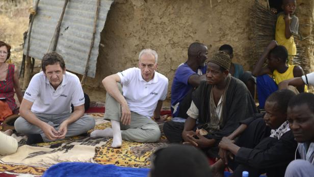 Christoph Schweifer, Generalsekretär für Internationale Programme der Caritas, mit Caritas-Präsident Michael Landau im Senegal.