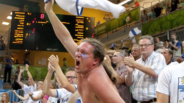 epa03857877 Finish supporter celebrates the Finland victory against Russia after the EuroBasket 2013 match between Finland and Russia in Koper, Slovenia, 08 September 2013. EPA/ANTONIO BAT