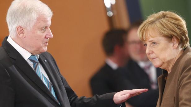 „Sind in einer ernsten Lage“: Seehofer und Merkel streiten wieder