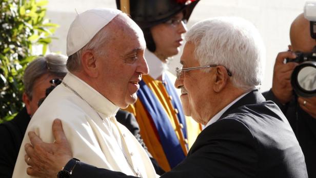 Papst Franziskus trifft sich mit Mahmoud Abbas.