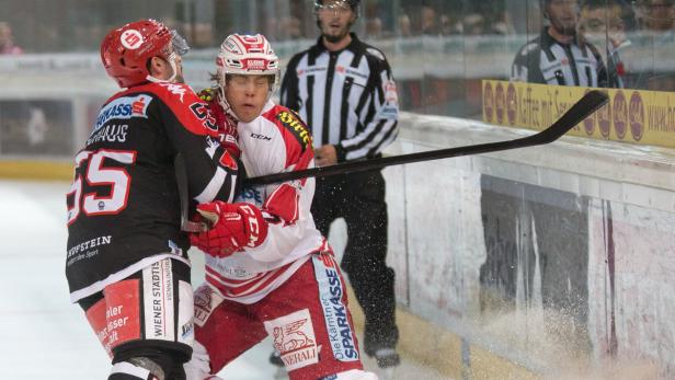 Der KAC (re. Hundertpfund) steht gegen Innsbruck in der Pflicht.