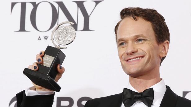 Neil Patrick Harris poses backstage with his Tony