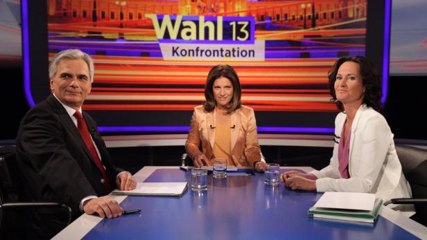 &quot;Wahl 13&quot;, &quot;Konfrontation Faymann - Glawischnig.&quot; Was sie trennt, was sie verbindet. Live aus dem Großen Publikumsstudio des ORF, mit Ingrid Thurnher.Im Bild: Werner Faymann (SPÖ), Ingrid Thurnher, Eva Glawischnig (Grüne). SENDUNG: ORF2 - MO - 09.09.2013 - 20:15 UHR. - Veroeffentlichung fuer Pressezwecke honorarfrei ausschliesslich im Zusammenhang mit oben genannter Sendung oder Veranstaltung des ORF bei Urhebernennung. Foto: ORF/Milenko Badzic. Anderweitige Verwendung honorarpflichtig und nur nach schriftlicher Genehmigung der ORF-Fotoredaktion. Copyright: ORF, Wuerzburggasse 30, A-1136 Wien, Tel. +43-(0)1-87878-13606