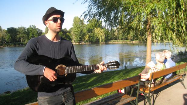 Der Wiener Singer-Songwriter Franz Joseph Machatschek ist im Wasserpark gelandet