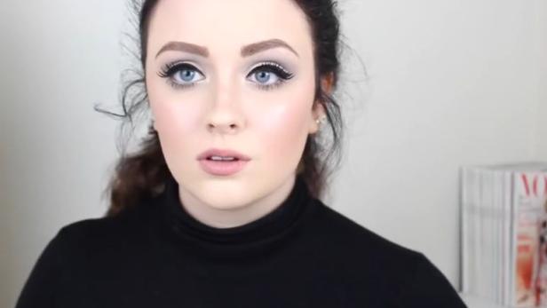 Becca Rose zeigt den Look von Adele vor.