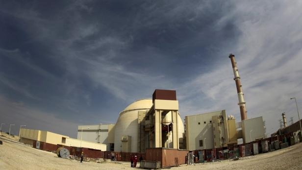 A general view of the Bushehr nuclear power plant, some 1,200 km (746 miles) south of Tehran in this October 26, 2010 file photo. For the Iranian government, the Bushehr nuclear power plant is proof to a world worried about Tehran&#039;s intentions that its atomic programme is aimed only at securing a modern, clean energy source for its people. But for villagers living next to the facility, as well as Arab capitals nearby, the plant poses a potential danger that is less geopolitical and more immediate: the risk of contamination. To match Feature IRAN- NUCLEAR/BUSHEHR REUTERS/IRNA/Mohammad Babaie/Files (IRAN - Tags: POLITICS ENERGY ENVIRONMENT)