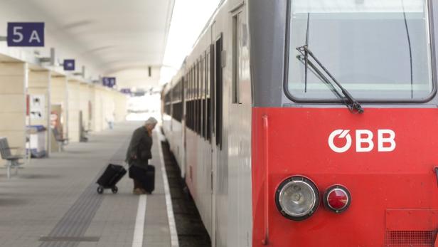 Pendler verärgert: „Mehr Bahnfahrer, aber keine Sitzplätze“