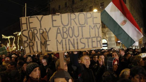 Ungarn: 100.000 protestierten gegen Orbán