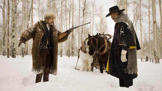 Kopfgeldjäger unter sich: Kurt Russell (li.) trifft im Tiefschnee auf seinen Berufskollegen Samuel L. Jackson