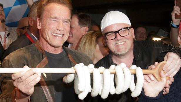 Arnold Schwarzenegger und DJ Ötzi bei der &quot;25. Weißwurstparty&quot;.