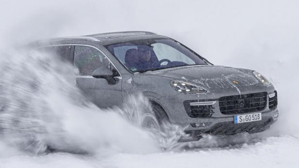 Die Powerversionen des Porsche Cayenne auf Eis und Schnee