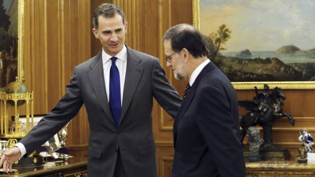 Mariano Rajoy (re.) bei König Felipe
