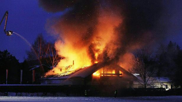 Halle in Vollbrand.