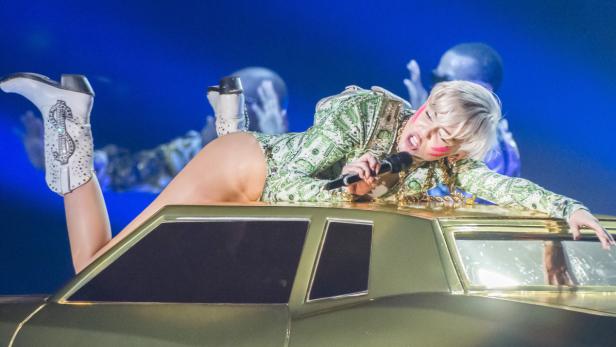 Miley Cyrus in der Wiener Stadthalle: Ein Hin und Her zwischen Provokation ...