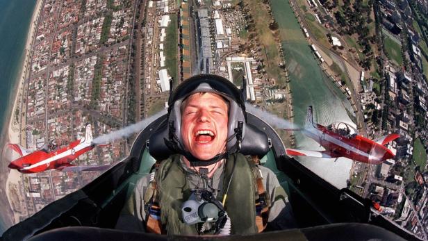 Sauber formula one rookie driver Finland&#039;s Kimi Raikkonen screams in delight as he flies over Melbourne&#039;s Albert Park circuit in the Royal Australian Air Force (RAAF) Roulettes areobatic plane February 28, 2001. Melbourne hosts the season&#039;s first formula one race on Sunday March 4. REUTERS/RAAF/Pool