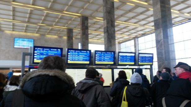 Ratlosigkeit am Westbahnhof am Montag.