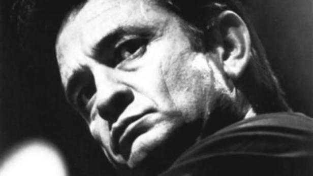 Ein Schwarzweißporträt von Johnny Cash.
