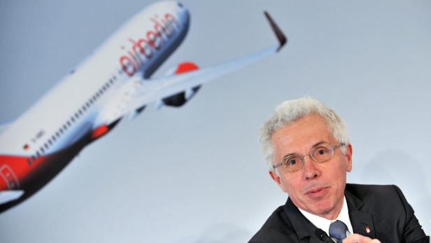 epa03633264 Wolfgang Prock-Schauer, CEO of German airline &#039;Air Berlin&#039;, presents the business report for 2012 at a news conference in Berlin, Germany, 20 March 2013. The second largest German airline achieved a net profit of 6.8 million euro, the first time that the company achieved a profit after four years of losses. EPA/PAUL ZINKEN