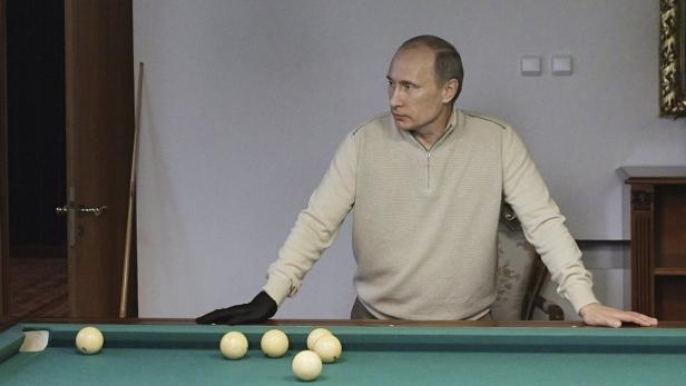 Ein Profi bis zum Billard-Handschuh: Wladimir Putin, der im Konflikt mit dem Westen viele Bälle im Spiel hat.