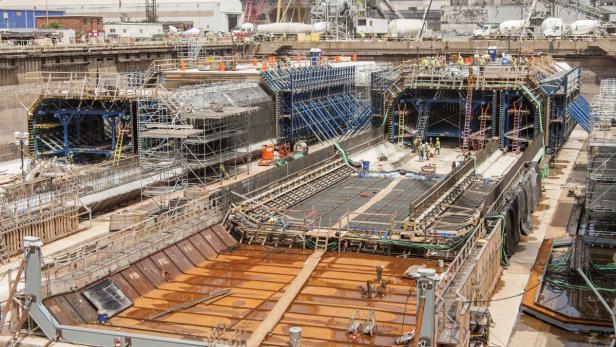 Im Tunnelschalwagen der Doka werden die Elemente für den Unterwassertunnel betoniert