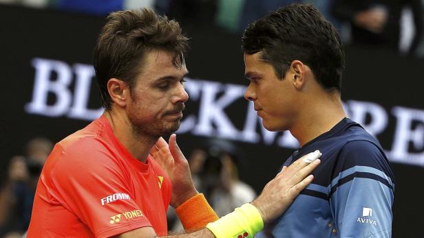 Stan Wawrinka gratuliert seinem Gegner nach einem Tennismatch.
