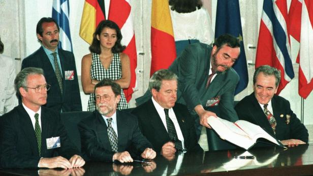 Unterzeichnung des Vertrags 1994 in Griechenland
