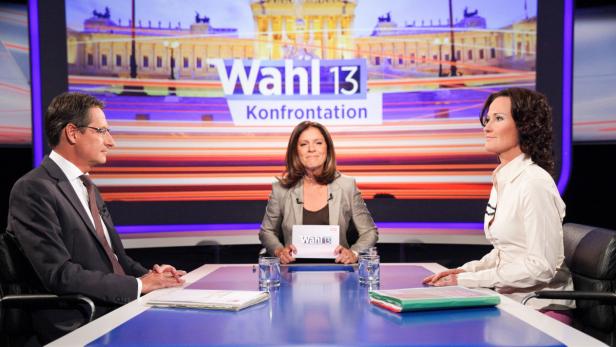 &quot;Wahl 13&quot;, &quot;Konfrontation Glawischnig - Bucher.&quot; Was sie trennt, was sie verbindet. Live aus dem Großen Publikumsstudio des ORF, mit Ingrid Thurnher.Im Bild: Josef Bucher (BZÖ), Ingrid Thurnher, Eva Glawischnig (Grüne). SENDUNG: ORF2 - DO - 12.09.2013 - 21:05 UHR. - Veroeffentlichung fuer Pressezwecke honorarfrei ausschliesslich im Zusammenhang mit oben genannter Sendung oder Veranstaltung des ORF bei Urhebernennung. Foto: ORF/Milenko Badzic. Anderweitige Verwendung honorarpflichtig und nur nach schriftlicher Genehmigung der ORF-Fotoredaktion. Copyright: ORF, Wuerzburggasse 30, A-1136 Wien, Tel. +43-(0)1-87878-13606