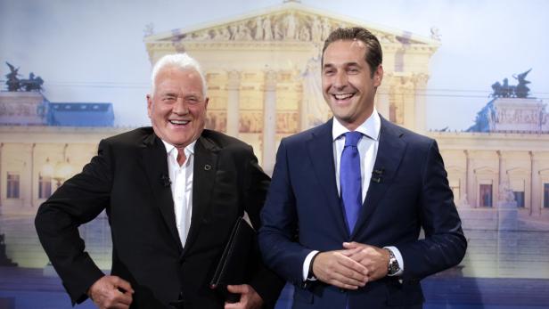  Frank Stronach und Heinz Christian Strache im Freundschaftsspiel: „Sie haben sich zu wenig voneinander abgegrenzt“, sagen Experten  