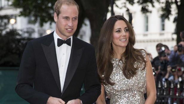 Britain&#039;s Prince William, the Duke of Cambridge, and his wife Catherine, the Duchess of Cambridge, arrive to attend the Tusk Conservation Awards at The Royal Society in London, September 12, 2013. REUTERS/Peter Nicholls/Pool (BRITAIN - Tags: ROYALS ENTERTAINMENT)