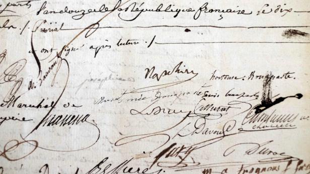 Eine Seite mit historischen Unterschriften, darunter „Napoléon Bonaparte“ und „Murat“.