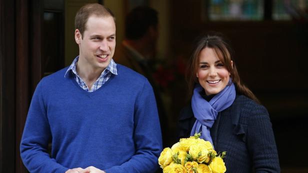 Britain&#039;s Prince William leaves the King Edward VII hospital with his wife Catherine, Duchess of Cambridge, London December 6, 2012. Prince William&#039;s pregnant wife Kate left the King Edward VII hospital in central London on Thursday where she had spent four days being treated for acute morning sickness. REUTERS/Andrew Winning (BRITAIN - Tags: ENTERTAINMENT ROYALS TPX IMAGES OF THE DAY)