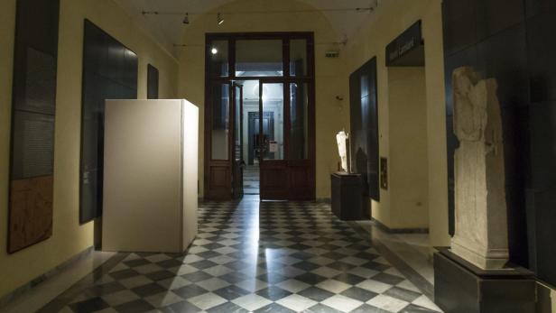 Die Nackten werden in den Kapitolinischen Museen in Boxen versteckt.