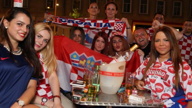 Ausgelassene Stimmung bei den kroatischen Fans in Ottakring.