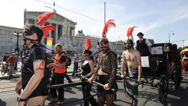 Die Regenbogenparade geht über die Wiener Ringstraße (Archivbild)