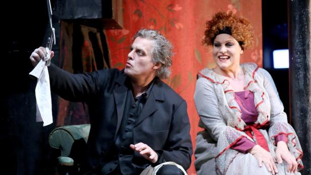 Im Blutrausch fröhlich vereint: Morten Frank Larsen (Sweeney Todd) und Dagmar Hellberg (Mrs. Lovett).