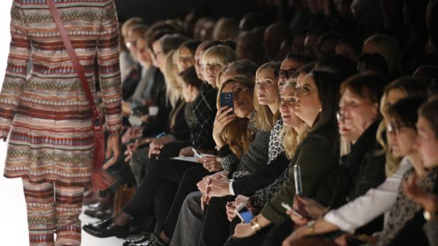 Riani: Ethno-Prinzessinnen in edlem Tweed