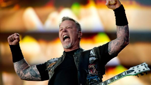 Kein Grund zum Fürchten: Wer von Metallica (Bild: Frontman James Hetfield), Iron Maiden oder einer anderen Heavy-Metal-Band sozialisiert wurde, war in seiner Jugend sogar glücklicher wie dem Mainstream huldigende Altersgenossen