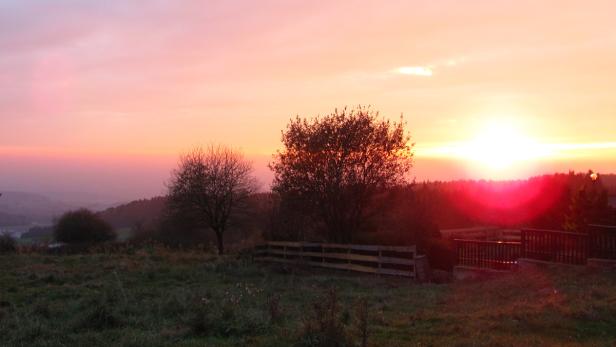 Auf der Hütte: Der Sonnenuntergang erwärmt das Herz, aber nicht die Füße.