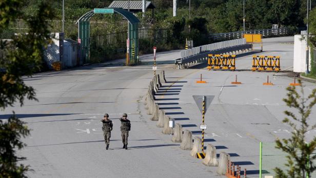 SOUTH KOREA NORTH KOREA REOPEN GAESEONG FACTORY PA