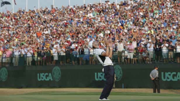 Kaymer of Germany celebrates after sinking his fin Martin Kaymer darf sich über einen weiteren Major-Titel freuen.