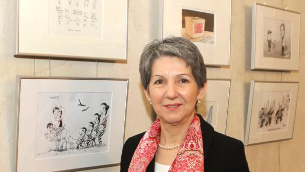 Büro-Ausstellung: Nationalratspräsidentin Barbara Prammer mit Kleinkunstwerken