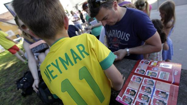 &quot;Man fühlt sich wieder wie ein Kind, das ist die Magie von Panini&quot;, mein Fabrizio Melegari, Leiter der Panini-Redaktion in Modena. Und da hat der Herr aus Italien wohl recht.