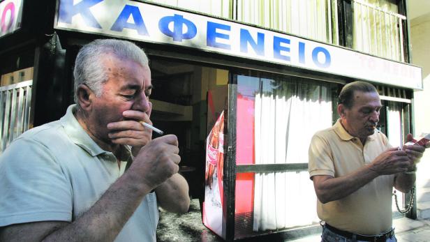 40 Prozent Raucher: Nirgendwo in der EU wird so viel gepofelt wie in Griechenland.
