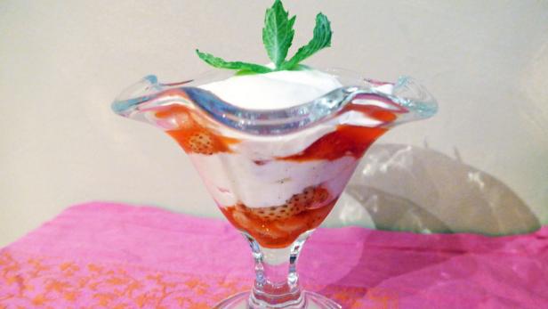 Schnelles Dessert zum Angeben: Erdbeer-Mascarpone-Becher