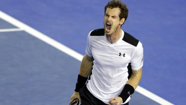 Andy Murray jubelt auf einem Tennisplatz.