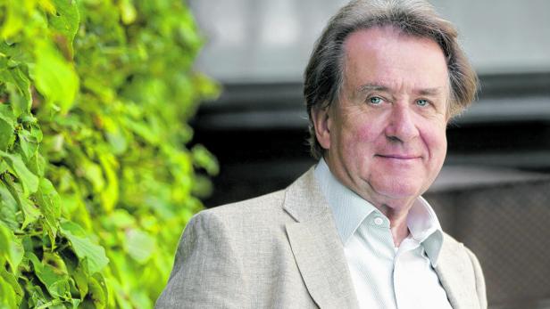 Starpianist Rudolf Buchbinder bleibt in Grafenegg als Intendant bis mindestens 2018.