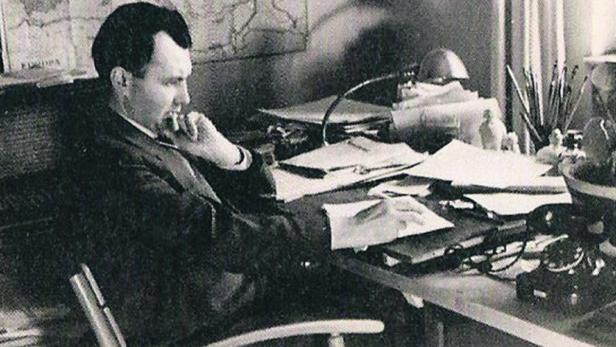 Machthungrige Idioten: Erich Ohser am Schreibtisch, 1932
