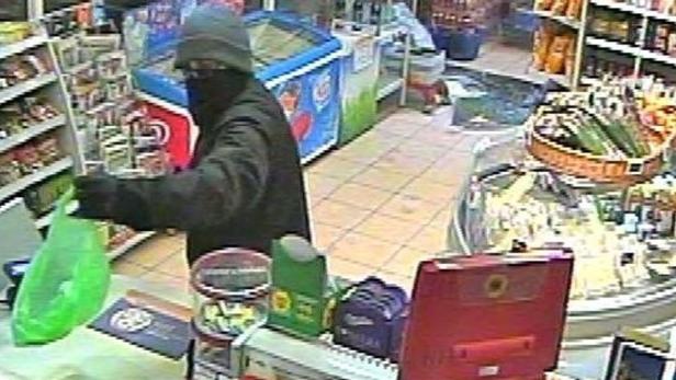 Bewaffneter Täter in Ennsdorfer Tankstelle